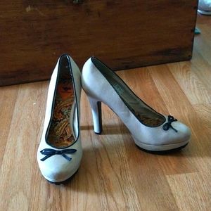 Rocket dog size 10 beige heels